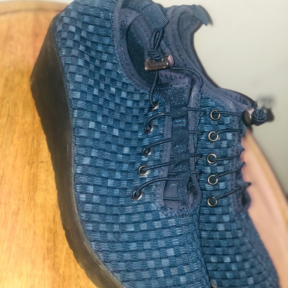 Steve Madden blue cross weave wedge sneakers. - Picture 3 of 5